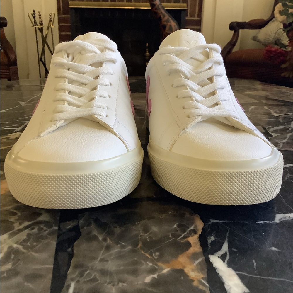 Store display item Veja Campo extra white/ultra violet leather sneakers sz 10